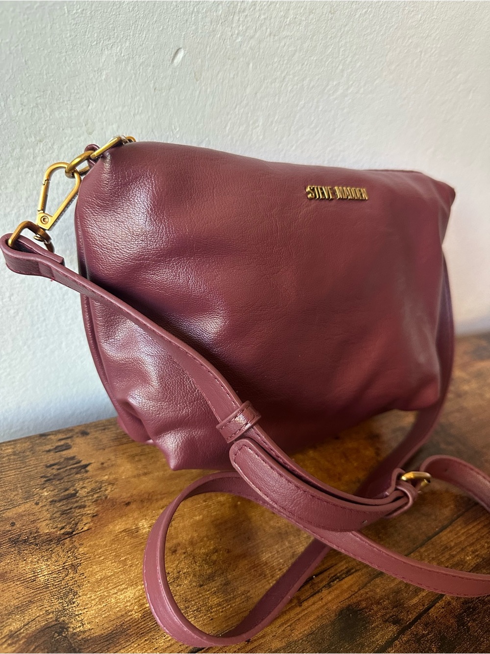 Steve Madden Burgundy Red Crossbody Bag Soft Faux Leather Suede-Like Int. NWOT - Picture 3 of 6